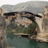 Stari Most dopo il bombardamento del 9 novembre 1983